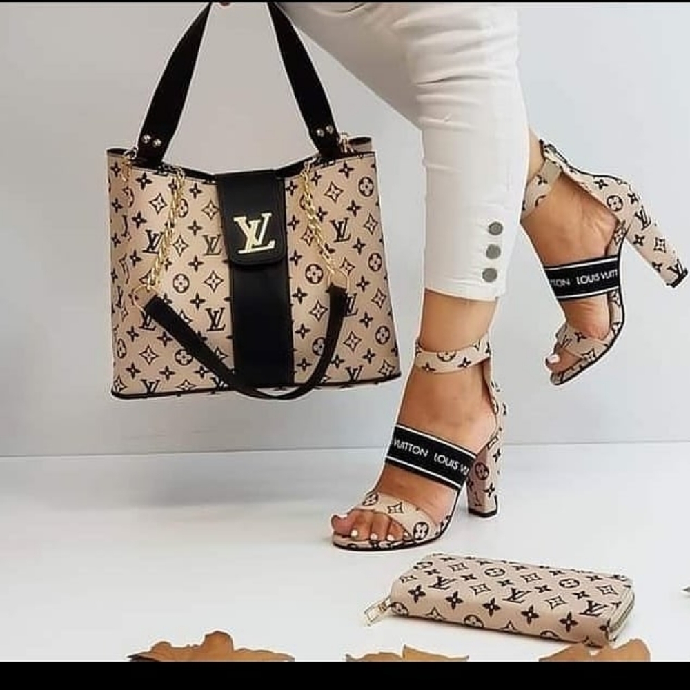 Hand bags/ hand bags shoe set